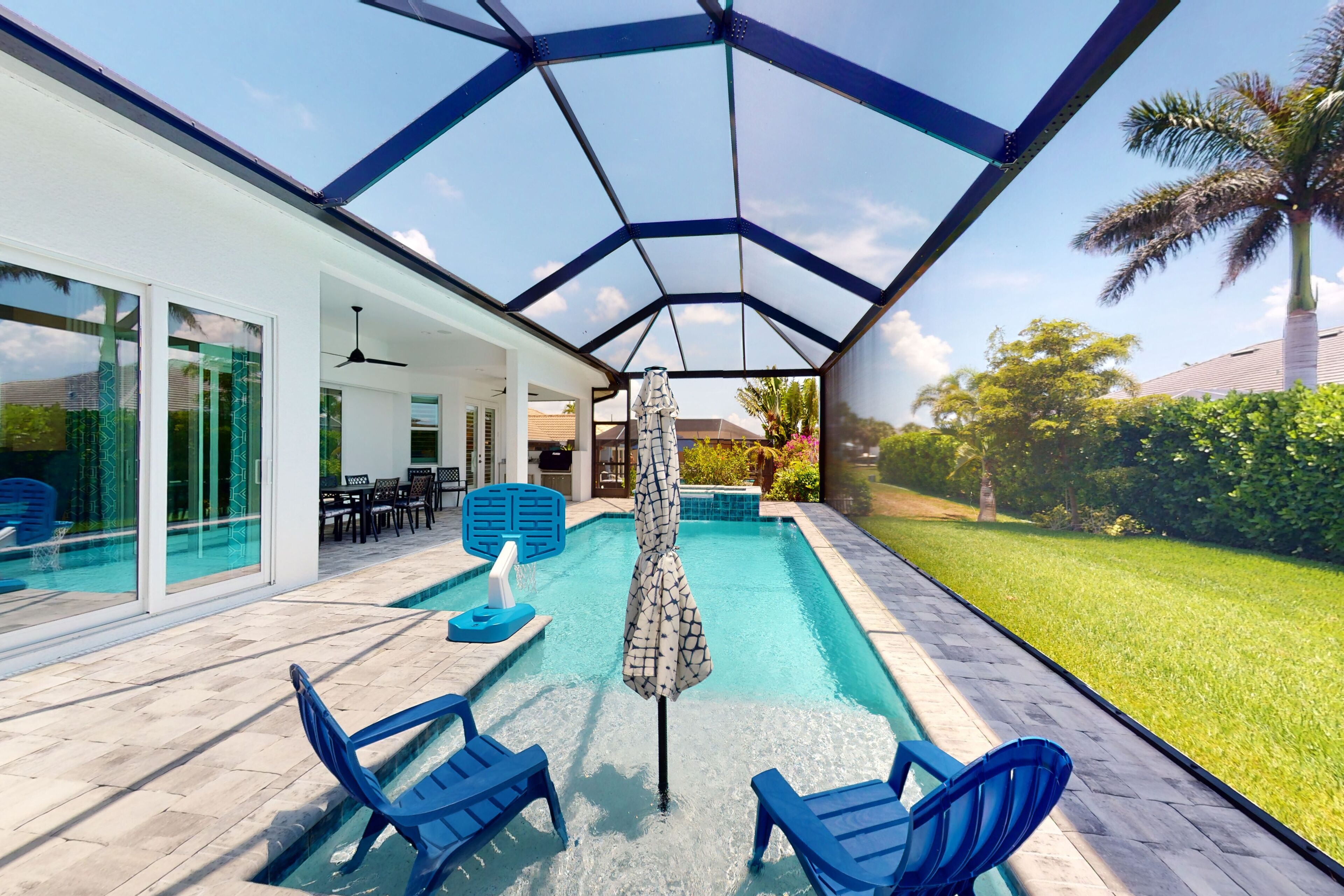 Lämmitetty uima-allas