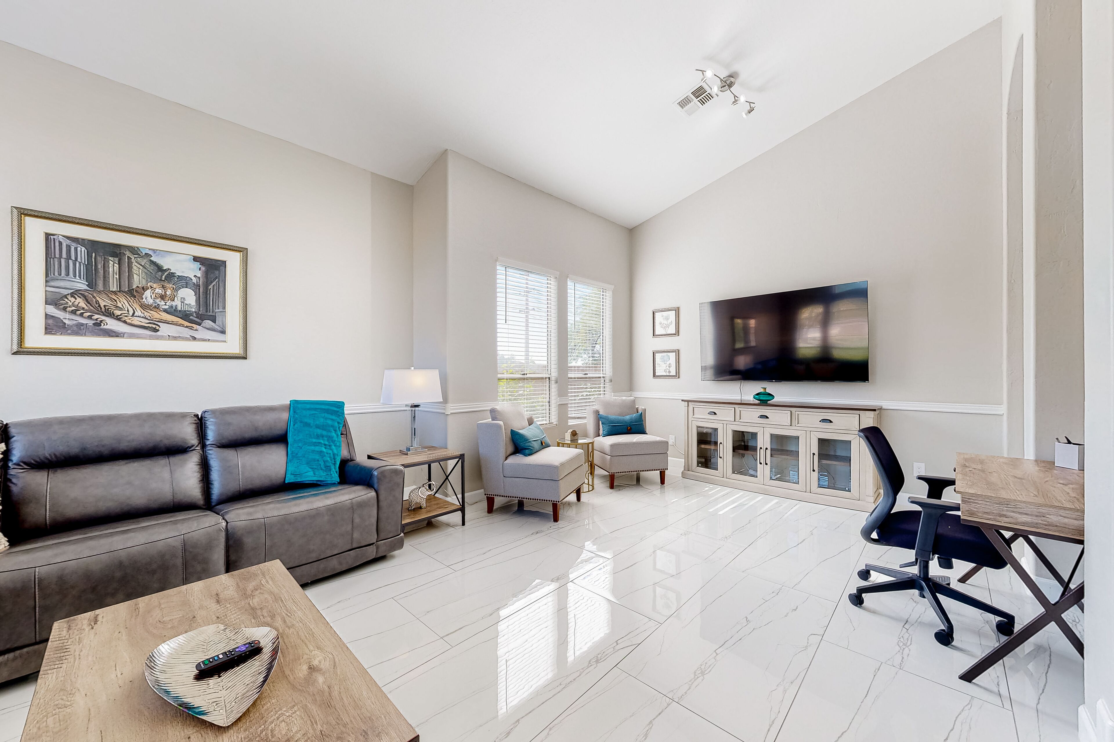 Charming home with enclosed yard, putting green, firepit, & mountain views