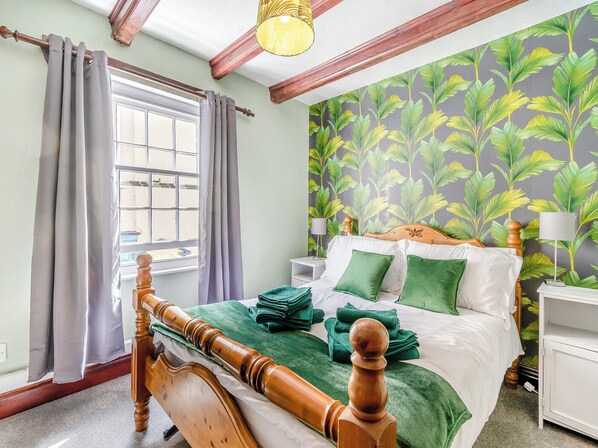 3 bedrooms, bed sheets