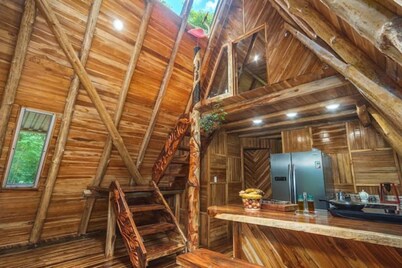 Nature lovers! 15 minutes from beaches and town!