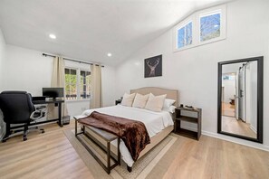 3 habitaciones, escritorio, tabla de planchar con plancha y wifi gratis