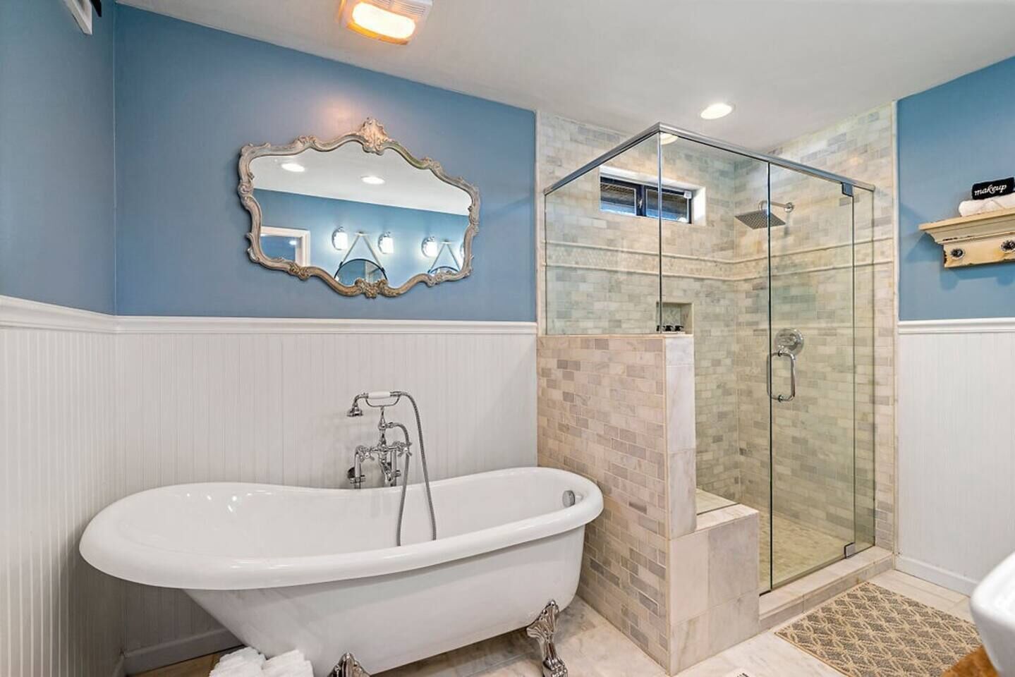 Lake retreat w/hottub | movie room | fire-pit