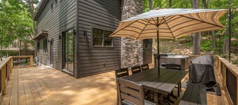 Stylish Cabin w/ Hot Tub, Fire Pit & Forest Views