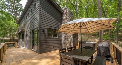 Stylish Cabin w/ Hot Tub, Fire Pit & Forest Views