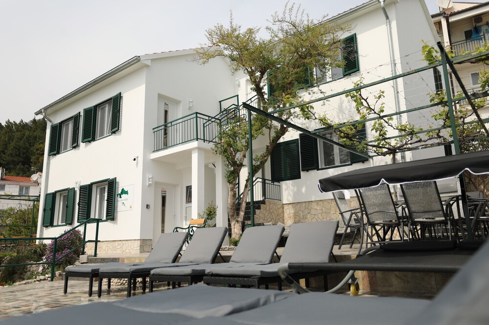 House by the sea in Brist (Makarska Riviera)