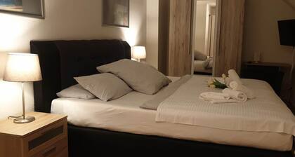 Apartment With Garden and City View