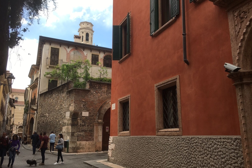 RESIDENZA MONTALTI