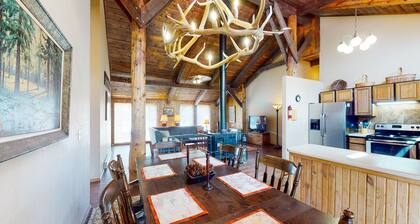 Rustic home with mountain views, wood stove, hot tub, deck, washer/dryer