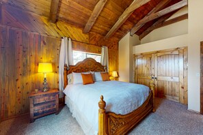 4 bedrooms, iron/ironing board, Internet, bed sheets