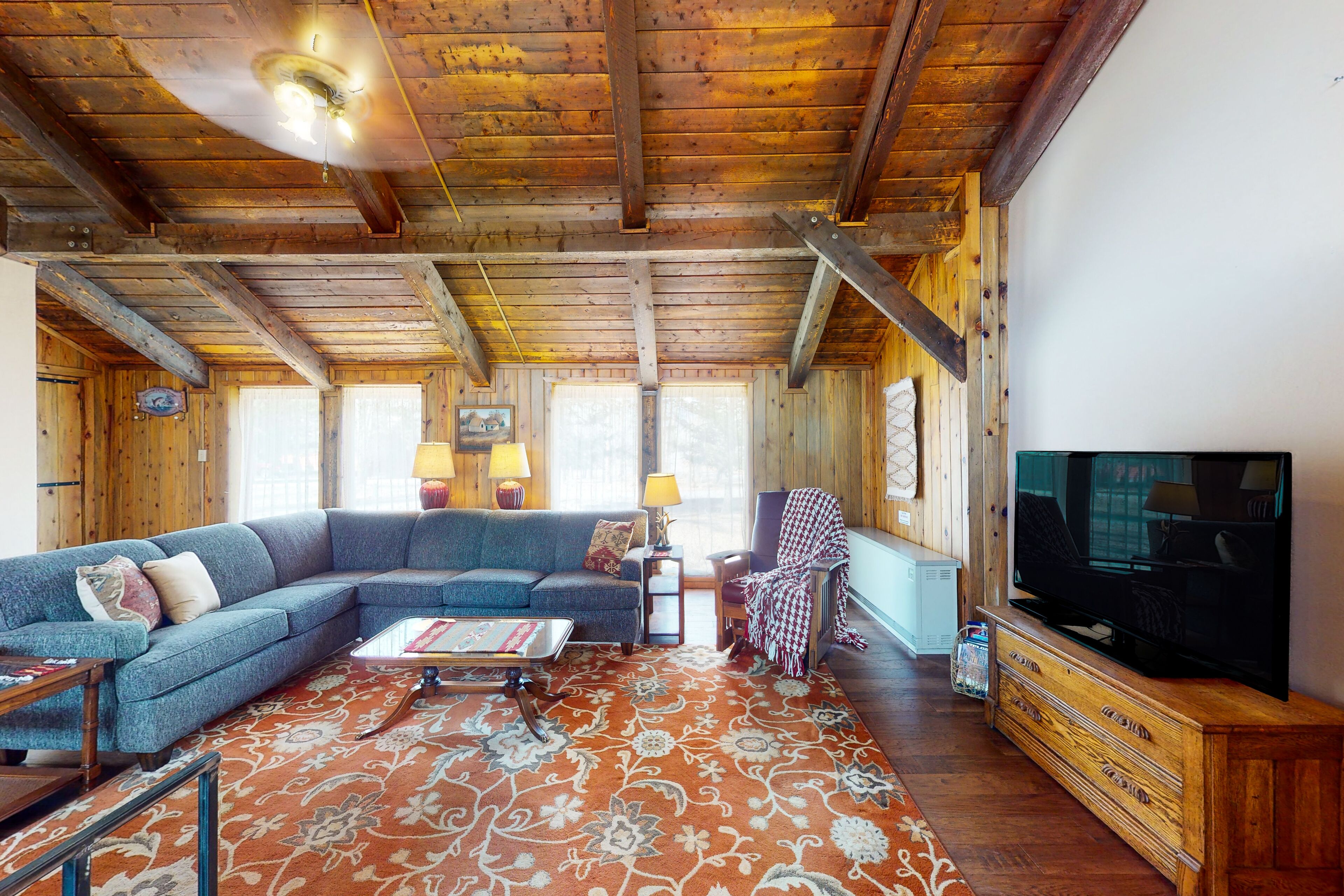 Rustic home with mountain views, wood stove, deck, washer/dryer, full kitchen