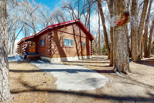 Rustic home with mountain views, wood stove, hot tub, deck, washer/dryer