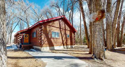 Rustic home with mountain views, wood stove, hot tub, deck, washer/dryer