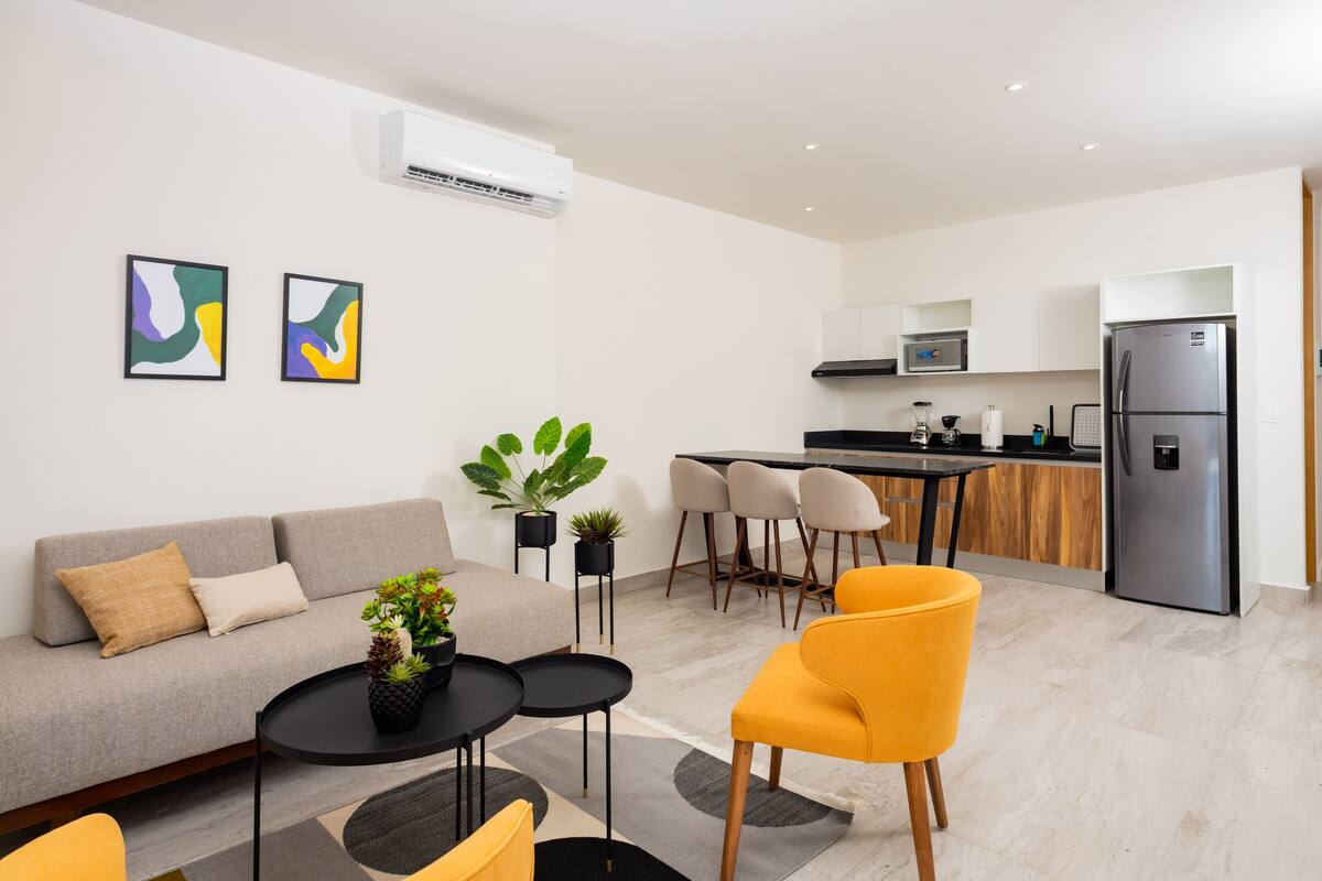 Comfort Loft Estudio 1A | 거실 공간 | 디지털 채널 시청이 가능한 32인치 스마트 TV, TV