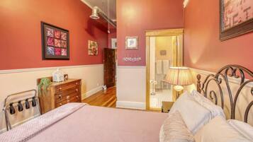 4 slaapkamers, een strijkplank/strijkijzer, reisbedje, wifi