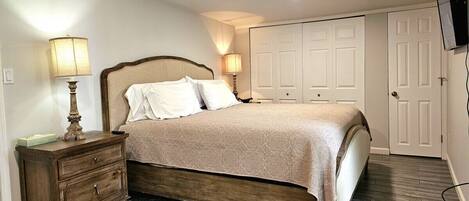 3 bedrooms, desk, iron/ironing board, travel cot