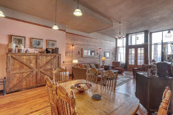 Interior - Truly the GOAT! Hot tub, Pet friendly, Walk to bar/restaurant, Quiet, Unique (Whitewood)