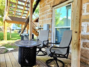 Terrace/patio - Truly the GOAT! Hot tub, Pet friendly, Walk to bar/restaurant, Quiet, Unique (Whitewood)