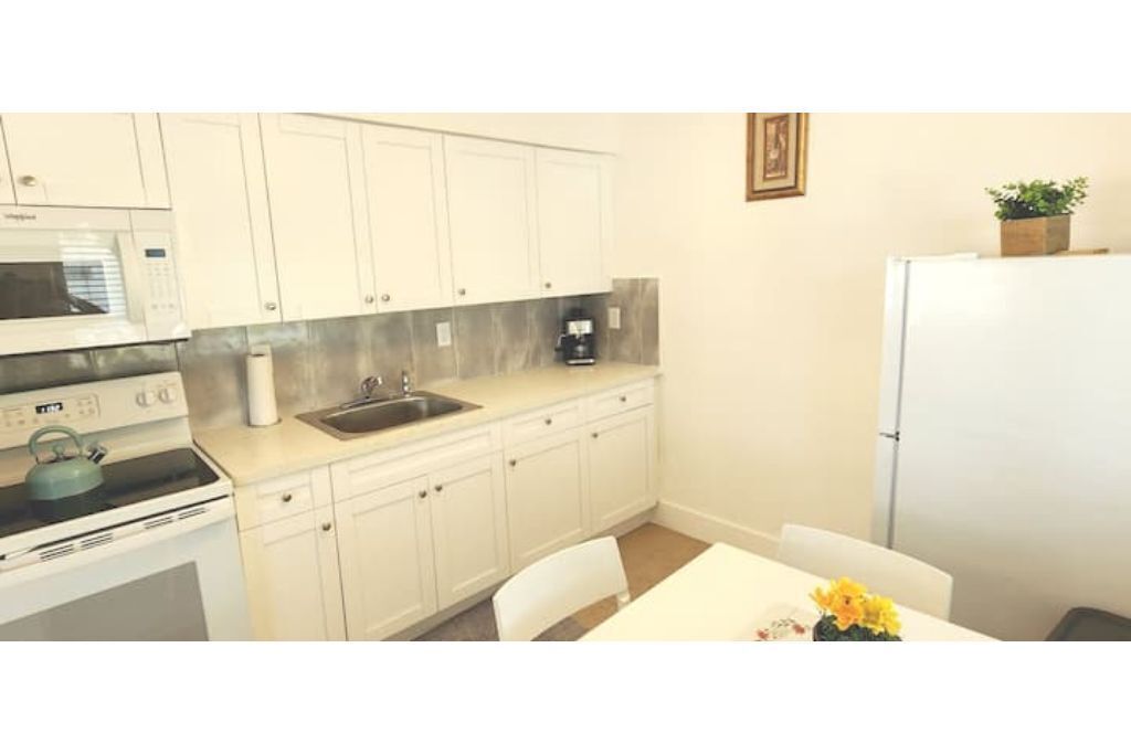 Oasis at Hollywood lll,sleeps 3 (apt 3)