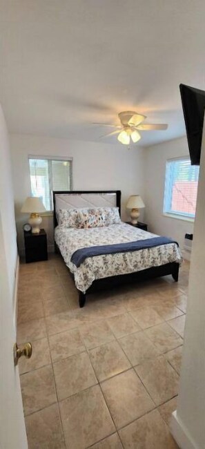 1 bedroom, iron/ironing board, WiFi - Oasis at Hollywood lll,sleeps 3  (Hollywood)