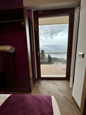 Minibar, in-room safe, individually furnished, blackout drapes - Rainbow Hotel Depandance Joli (San Marino)