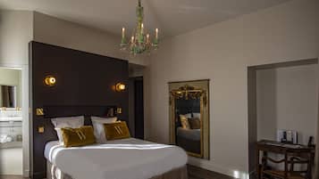 Frigobar, cofres nos quartos, quartos à prova de som