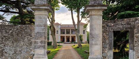 Fachada de la propiedad