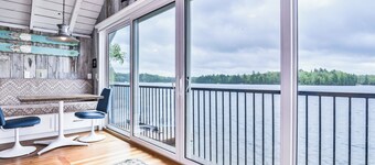 Newly Remodeled cabin with amazing views on the Minocqua Chain of Lakes. Perfect