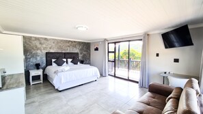 Executive Double Room | Premium bedding, down duvets, individually decorated - Vincent Valley Lodge (East London)