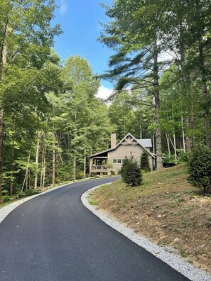 Property grounds - Charming Highlands Cottage | Hot Tub | Fireplace | (Highlands)