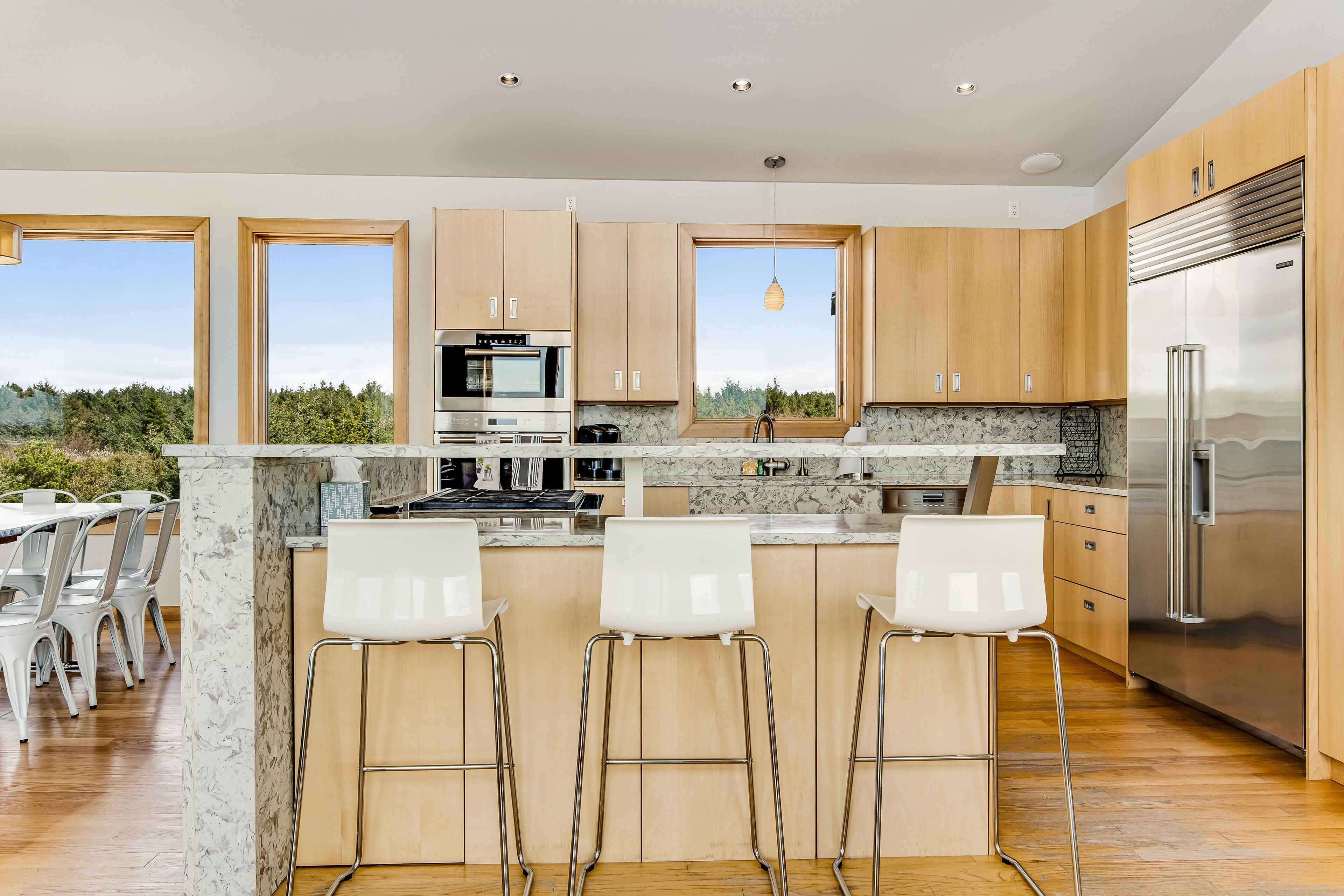 Oceanfront, dog-friendly home with amazing view, hot tub, decks & fireplace