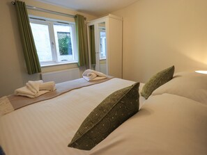 2 bedrooms, individually decorated, individually furnished, free WiFi