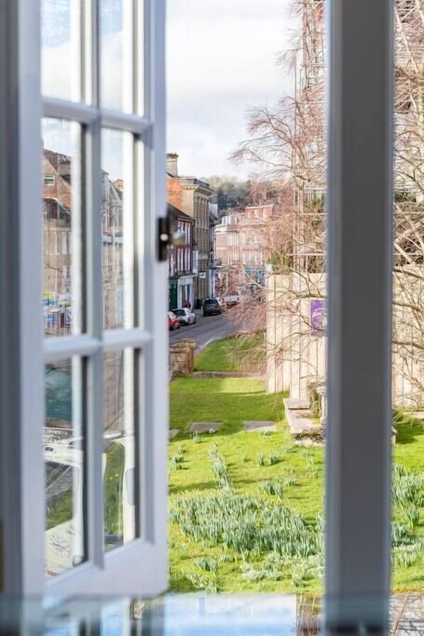 Interior - The Secret: Stylish and Spacious En Suite Bathroom (Blandford Forum)