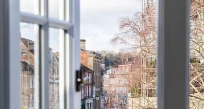 The Secret: Stylish and Spacious En Suite Bathroom