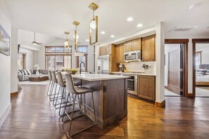 Appartamento (Breck_One_Ski_Hill_3_Penthouse_8424) | Cucina privata | Tavolo da pranzo