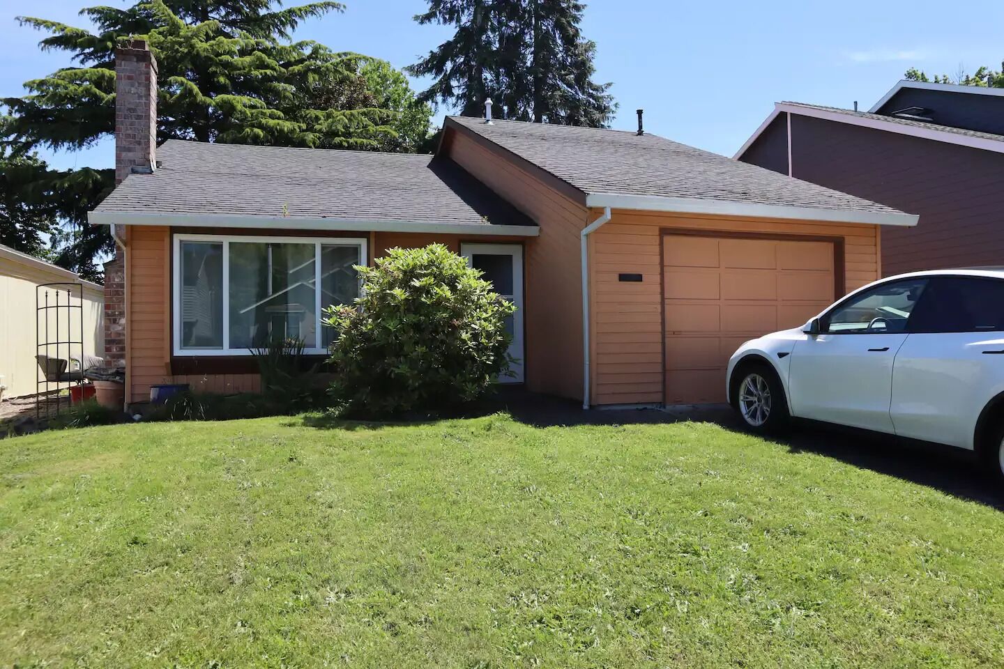 Near Nike, Intel, Kaiser, Providence Hospitals. Skate park, and shopping.