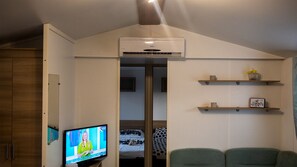 3 bedrooms, iron/ironing board, travel cot, free WiFi