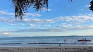 A beach with a clear sky, calm sea, and distant mountains. - Villa Carla - Grandiose stays by the sea (Antsiranana)
