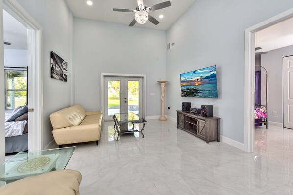 Smart TV, DVD player, stereo