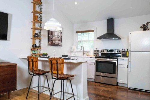 boho chic studio:pool, hot tub, near Rodeo, NRG