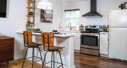 boho chic studio:pool, hot tub, near Rodeo, NRG