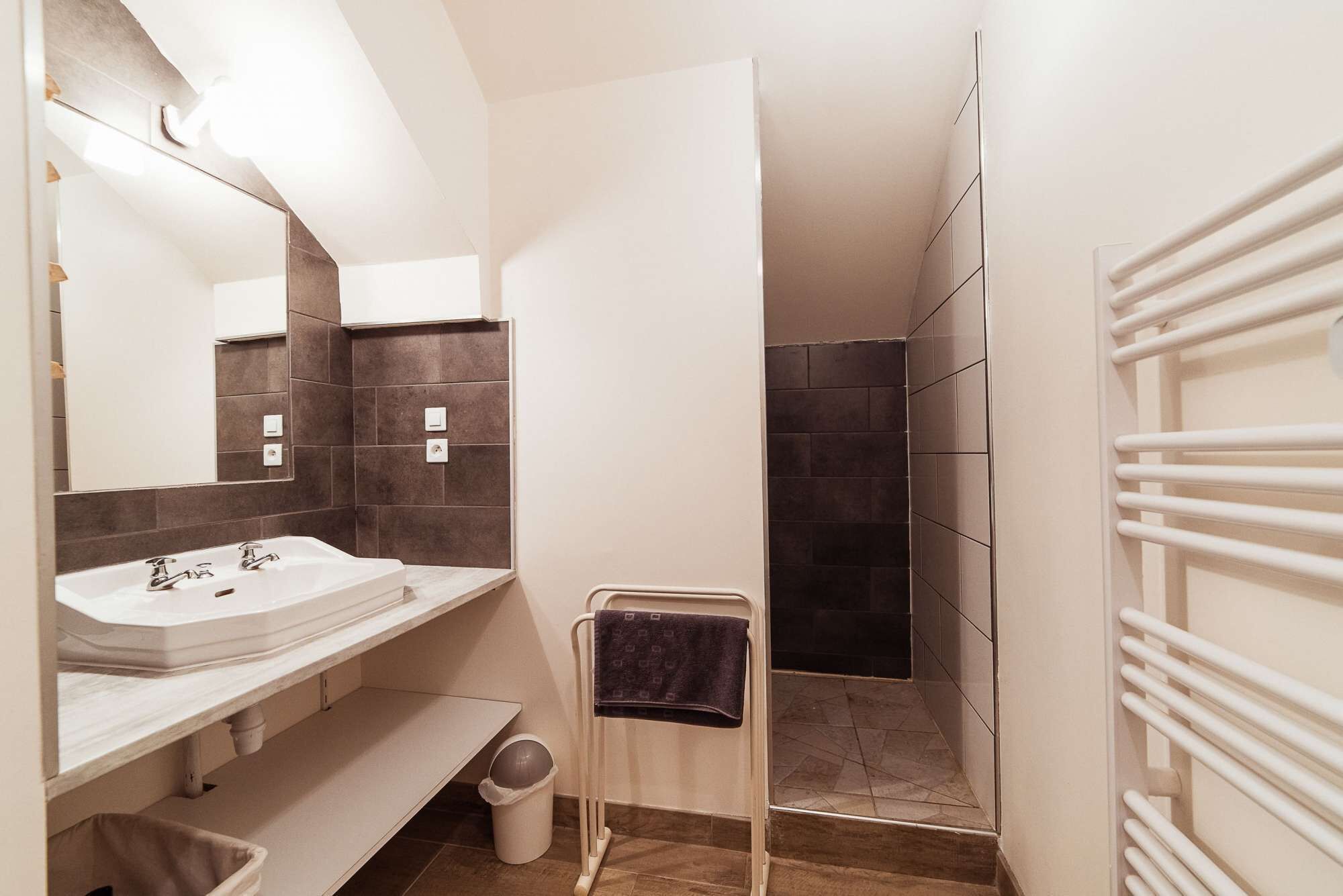 2 appartements T3 + grand jardin + stationnement