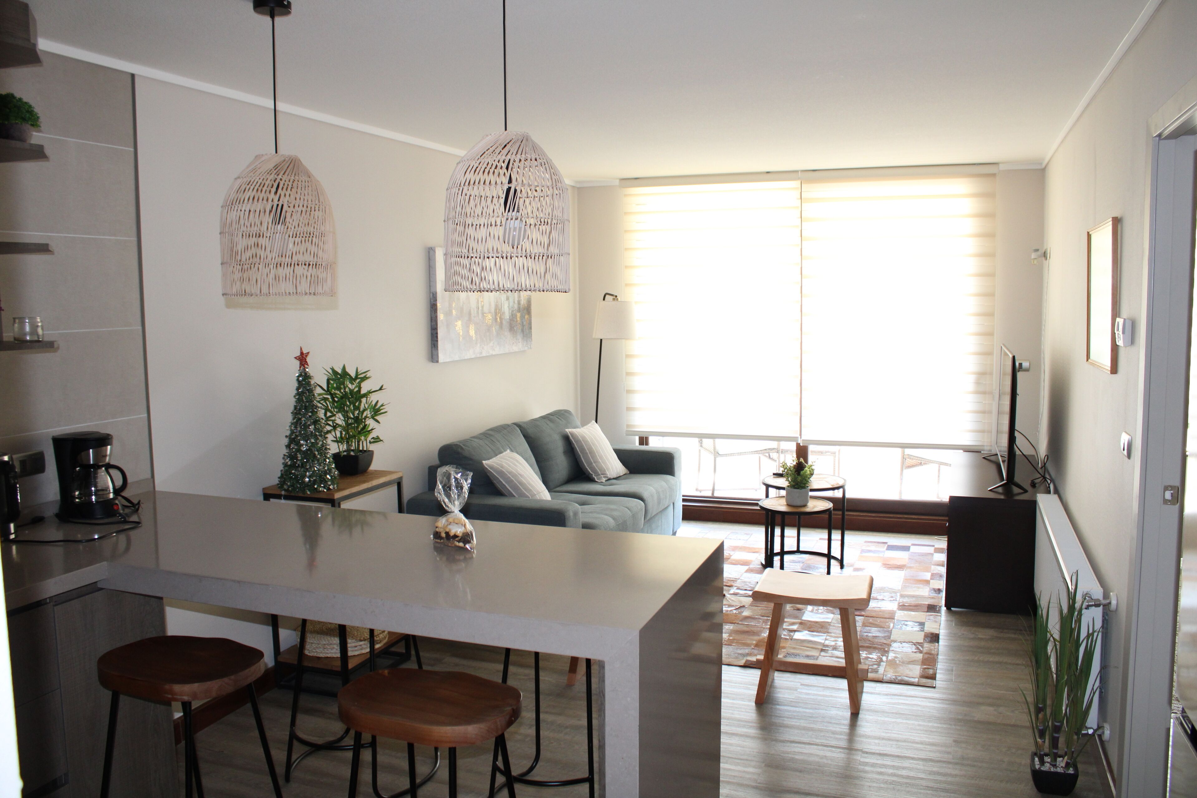 MPHB305 Departamento en Puerto Varas | Oppholdsområde | En 42-tommers smart-TV med digitale kanaler samt TV og Netflix