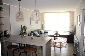 MPHB305 Departamento en Puerto Varas | Living area | 42-inch Smart TV with digital channels, TV, Netflix - EDIFICIO B (Isla Quinchao)