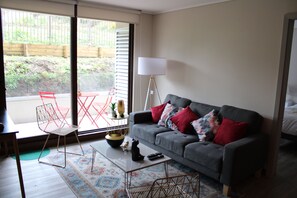 MPHB106 - Bello Departamento Puerto Varas | Living area | 42-inch Smart TV with digital channels, TV, Netflix - EDIFICIO B (Isla Quinchao)