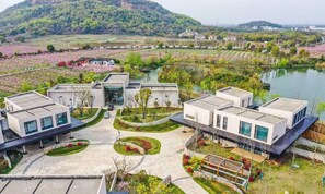 View from property - Blossom Hill Hotel Wuxi Yangshan (Wuxi)
