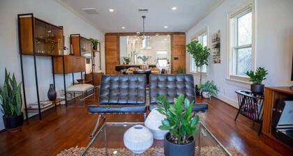 Mid-Century Home w/Studio,Hot Tub,World Cup Access