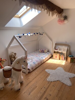 4 chambres, fer et planche à repasser, Wi-Fi gratuit, draps fournis