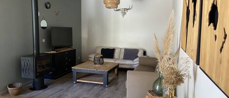 TV, fireplace, table tennis