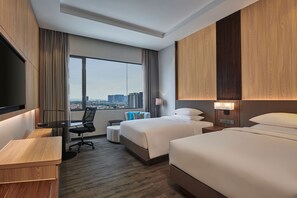 Premium bedding, down duvets, in-room safe, desk - Courtyard by Marriott Melaka (Malacca City)