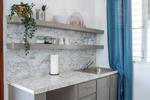 Apartament de disseny | Decoració individual, mobiliari individual i cortines opaques 